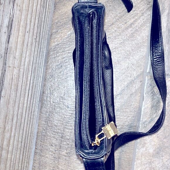 Vintage Perlina New York black leather crossbody 7.5”x 7”x21” adjustable strap. - Picture 8 of 12
